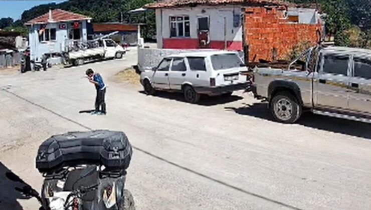 12 yaşındaki Eren Bayraktar, yerde bulduğu Atatürk portresini öptü ve güvenli yere koydu
