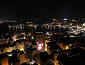 15 Temmuz anısına Galata ve Kız Kulesi’nde ışık gösterisi