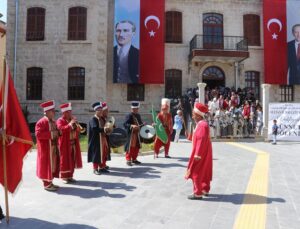 Adana’da Vakıflar Genel Müdürlüğünce toplu sünnet şöleni düzenlendi