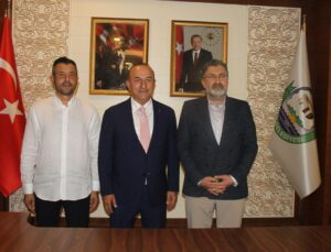 AK Parti Antalya Milletvekili Çavuşoğlu, Serik Belediyesini ziyaret etti