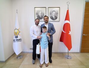 AK Parti İstanbul İl Başkanı Özdemir, “Cake Not Hate” kampanyasını başlatan Harris’i ağırladı