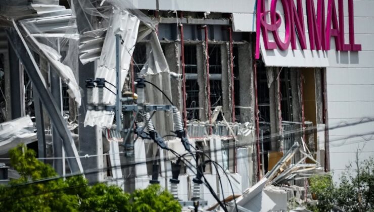 Albüm: Japonya’da Kumamoto eyaletini vuran deprem sonrası AVM’de patlama: 3 ölü