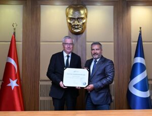 Anadolu Üniversitesi’ne Kurumsal Akreditasyon Belgesi