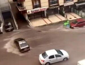 Ankara’da sağanak sele neden oldu; araçlar sürüklendi