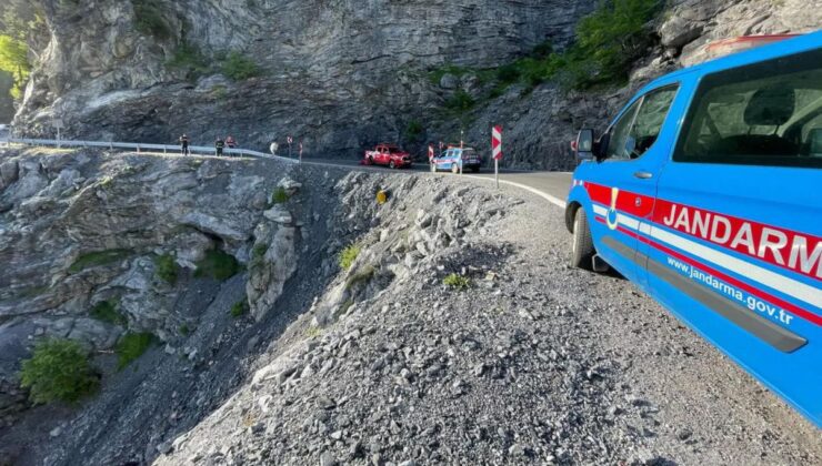 Antalya’da korkunç kaza: Uçuruma yuvarlanan otomobildeki 5 kişi can verdi