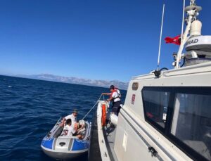Antalya’da lastik bottaki 2 kişi kurtarıldı