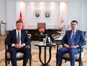 Bakan Kurum, İzmir Büyükşehir Belediye Başkanı Tugay ile görüştü