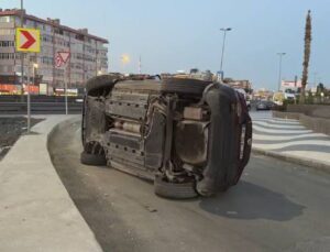 Bakırköy’de Otomobil Devrildi: Sürücü Yaralandı