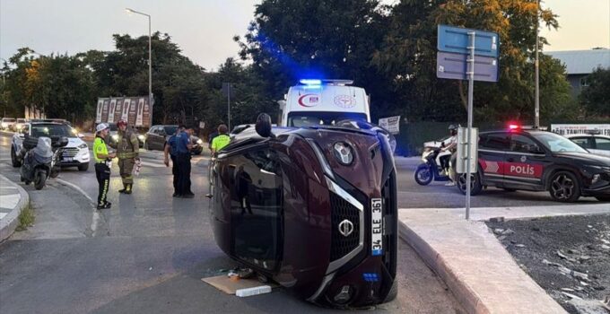 Bakırköy’de otomobil refüje çarptı: sürücü yaralı