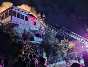 Banaz’da evin çatısında çıkan yangın söndürüldü