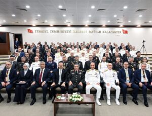 Bayraktaroğlu’ndan MGK’da güvenlik konferansı