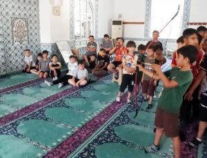 Beypazarı’nda öğrenciler hem eğleniyor hem Kur’an öğreniyor