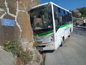 Bitlis’te kale duvarına çarpan otobüsteki 5 kişi yaralandı