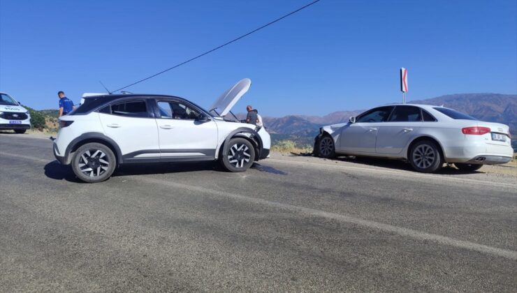 Bitlis’te otomobil ile SUV çarpıştı: 3 yaralı