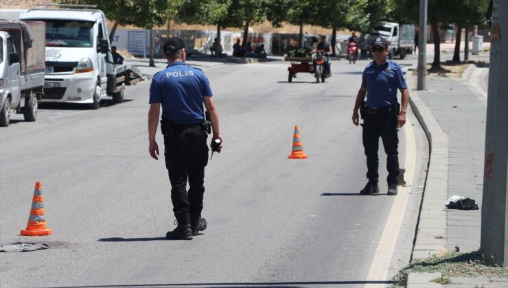 Boşanma aşamasındaki eşi kadını vurdu