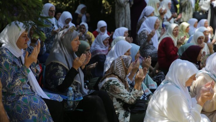 Bosna Hersek’teki savaşta kurşuna dizilen 6 Srebrenitsalı genç, ölümlerinin 31’inci yılında anıldı