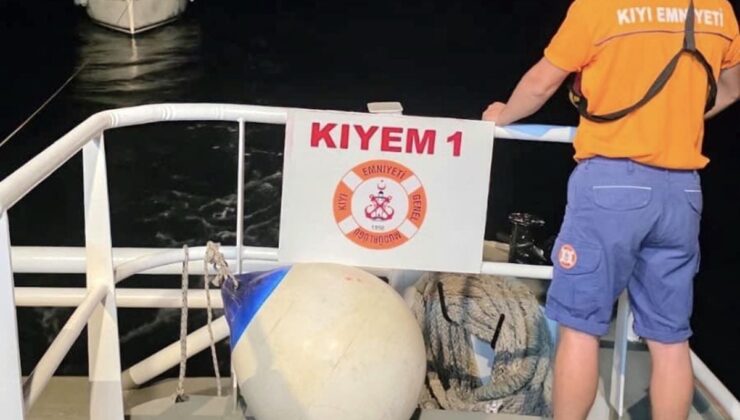 Bozcaada’da Makine Arızası Yapan Tekne Kurtarıldı