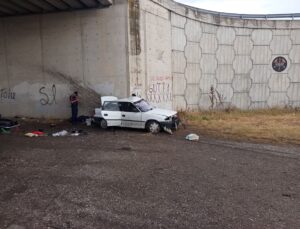 Bursa’da duvara çarpan otomobildeki 3 kişi öldü, 2 kişi ağır yaralandı