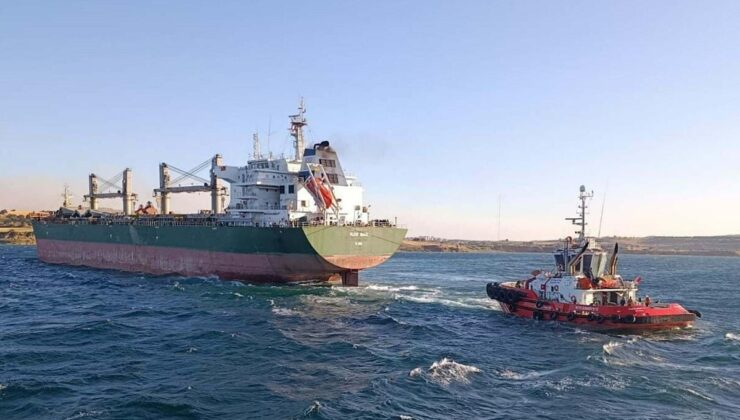 Çanakkale Boğazı’nda karaya oturan gemi için kurtarma çalışması başlatıldı