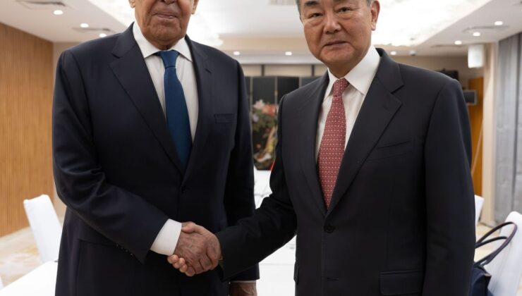 Çin Dışişleri Bakanı Wang Yi, Rus mevkidaşı Lavrov ile görüştü