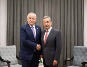 Çin Dışişleri Bakanı Wang Yi, Tacikistanlı mevkidaşıyla görüştü