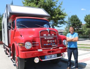 Çocukluk hayali 51 yıllık kamyonu satın alıp karavana çevirdi
