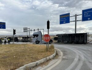 Çorum’da çarpışan tır ve tankerin sürücüleri yaralandı