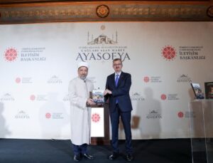 Duran: Ayasofya yeniden asli hüviyetine kavuştu
