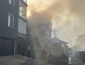 Düzce’de 2 katlı evde çıkan yangın söndürüldü