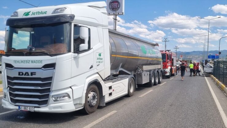 Edremit’te tıra çarpan otomobil devrildi: 1 yaralı