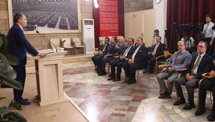 Erbakan, Hamaney’in cenaze töreninde neden ağladığını açıkladı