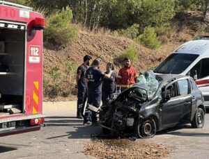 Fethiye’de otomobil çarpıştı: 1 ölü, 2 yaralı