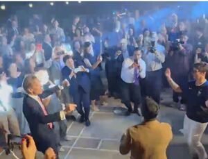 Fransa ve Belçika büyükelçilerinden ‘Erik Dalı’ performansı