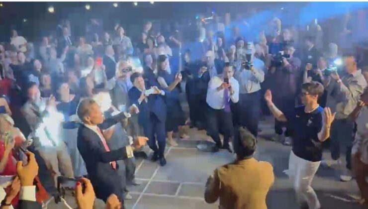 Fransa ve Belçika büyükelçilerinden ‘Erik Dalı’ performansı