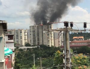 Gebze’de 15 katlı binada çatı yangını