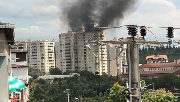Gebze’de 15 katlı binada çatı yangını