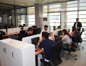 Geleceğin yazılımcıları mesleğe teknoparkta hazırlanıyor
