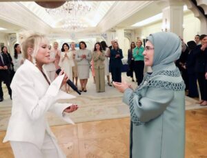 Görüntüler ilk kez yayınlandı! Ajda Pekkan, First Lady’ler için sahne aldı