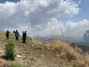 Hatay’da bahçede çıkan yangında otomobil kullanılamaz hale geldi