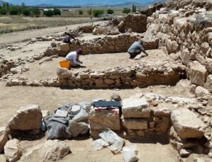Isparta’da 1500 yıllık demirci atölyesi bulundu