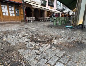 İstanbul’da sağanak nedeniyle Üsküdar’daki Gastronomi Sokağı’nı su bastı