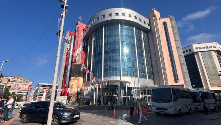 İzmit Belediye Başkanı ile eşi gözaltına alındı