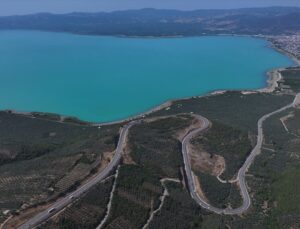 İznik Gölü turkuaz renge büründü