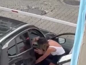 Kadıköy’de iki kadın arasındaki saç saça kavga kamerada