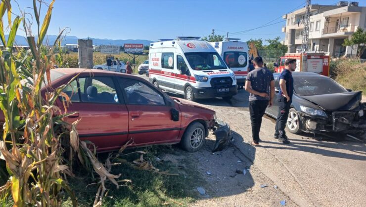 Kadirli’de iki otomobil çarpıştı: 5 yaralı