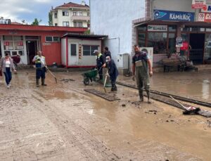 Kastamonu’da su baskınları nedeniyle zemin katlarda yaşayanlar tahliye edildi