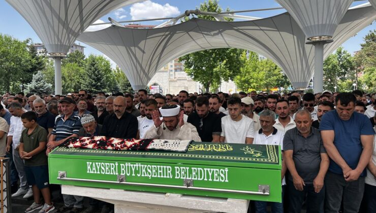 Kayseri’de Düğün Konvoyundaki Korkunç Kaza: 29 Yaşındaki Sultan Yazıcıoğlu Hayatını Kaybetti, 7 Aylık Bebeği ve 2 Kişi Yaralandı
