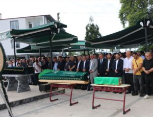 Keşap’taki trafik kazasında ölen 3 kişi Of’ta toprağa verildi