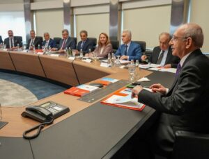 Kılıçdaroğlu, istifalar sonrası MYK ile toplantıda
