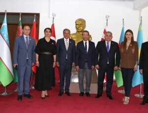 KKTC Dışişleri Bakanı Ertuğruloğlu, Azerbaycan Milli Meclisi heyetini kabul etti